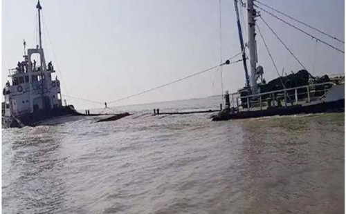 বঙ্গোপসাগরে কার্গো জাহাজডুবি, ভাসছেন ১২ নাবিক 