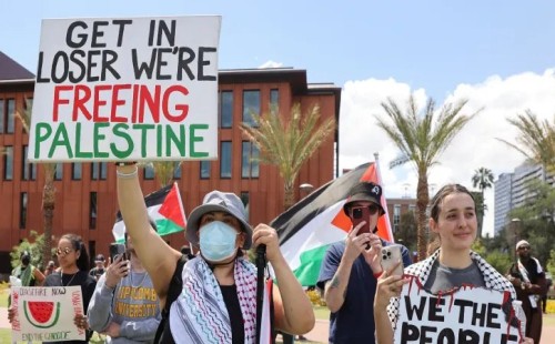 ফিলিস্তিনের পক্ষে যুক্তরাষ্ট্রের বিভিন্ন ক্যাম্পাসে বিক্ষোভ, গ্রেপ্তার ৯০০ 