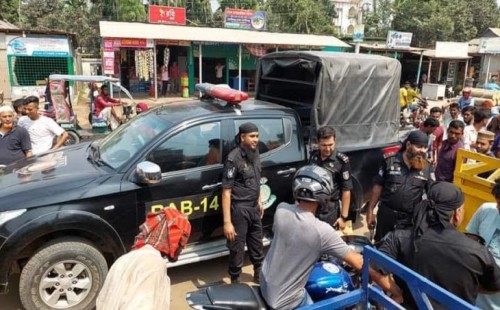 বকশীগঞ্জে ২৪ কেজি গাঁজাসহ তিন জন আটক 