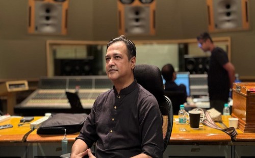 মুম্বাই ফিল্ম ইন্ডাস্ট্রিতে আসিফের অভিষেক 