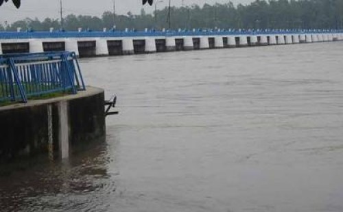 পাহাড়ি ঢলে বিপৎসীমার ওপরে সুরমার পানি 