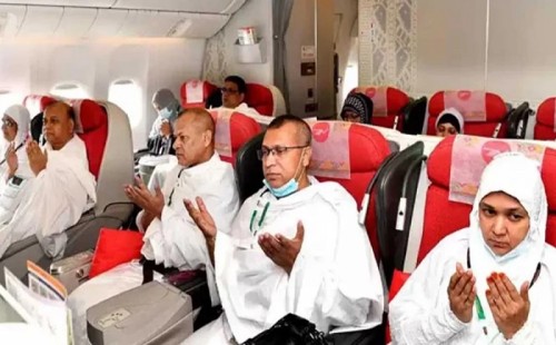 প্রথম ফ্লাইটে সৌদি গেলেন ৪১৩ জন হজযাত্রী 