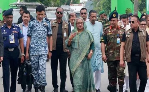 টুঙ্গিপাড়ায় নিজ বাড়িতে প্রধানমন্ত্রী 