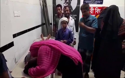 পথেই তিনজনকে পিষে মারল ট্রাক 