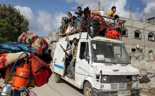 নিরাপদ আশ্রয়ের খোঁজে ছুটছেন ফিলিস্তিনিরা 