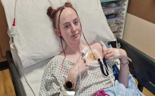 মুখ দিয়ে কিছু খেতে পারেন না যে তরুণী! 