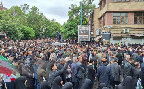 রাইসির শেষ বিদায়ে তাবরিজে হাজারও মানুষের ঢল 