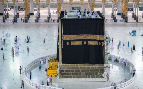 নতুন গিলাফে আবৃত হল কাবা শরিফ 