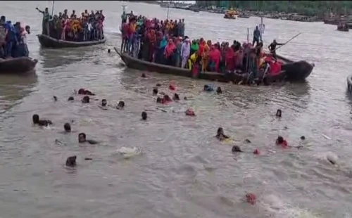 মোংলায় যাত্রীবাহী ট্রলারডুবি 