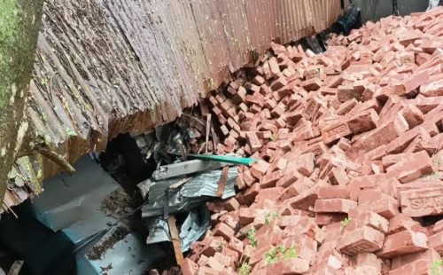 ইটের নিচে চাপা পড়ে স্বামী-স্ত্রীর মৃত্যু 