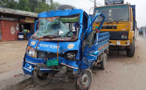 ট্রাকের পেছনে পিকআপভ্যানের ধাক্কা, নিহত ২ 