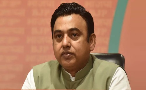 অনুপ্রবেশকারী মানে ‘অবৈধ বাংলাদেশি’ 