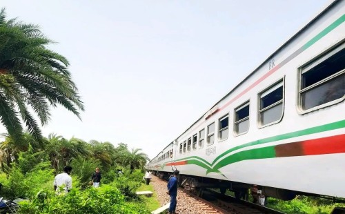 বিকল বরেন্দ্র এক্সপ্রেসের বগি উদ্ধার 