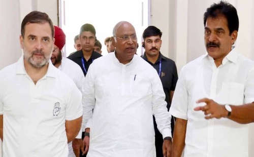 দুই নির্বাচনের ‘ক্ষতি’ ভুলে ঘুরে দাঁড়াচ্ছে কংগ্রেস 