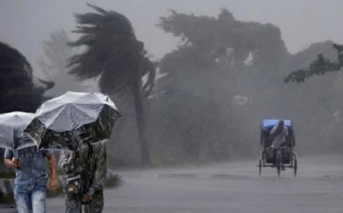 রাতের মধ্যে ঝড়ের আশঙ্কা 