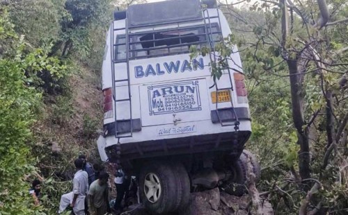 কাশ্মীরে তীর্থযাত্রী বাসে জঙ্গি হামলা! নিহত ১০ 