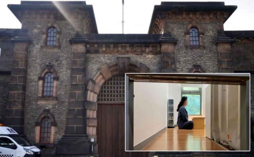 স্বেচ্ছা-বন্দি হচ্ছেন কোরিয়ান বাবা-মায়েরা! 