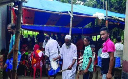 ৭০০ মানুষকে নিজের চল্লিশা খাওয়ালেন মারফত আলী 