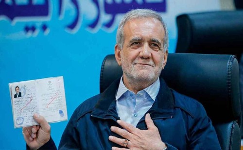 ইরানের নতুন প্রেসিডেন্ট মাসুদ পেজেশকিয়ান 