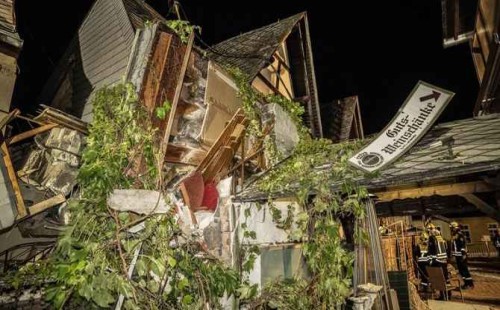 জার্মানিতে হোটেল ধসে নিহত ১ 