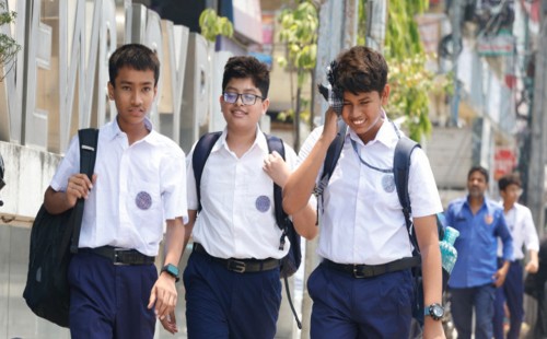 এক মাস পর খুলল শিক্ষাপ্রতিষ্ঠান, স্কুলে স্কুলে নিরাপত্তা জোরদার 