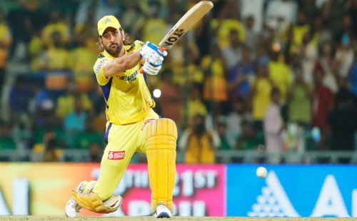 যে নিয়মে আইপিএলে খেলতে পারেন ধোনি 