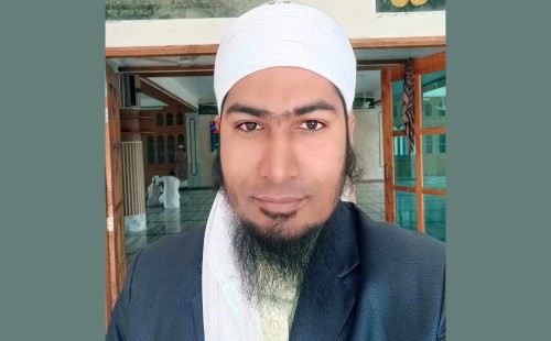 আ. লীগের হয়ে প্রকাশ্যে ভোট চাওয়ায় ইমামের নামে মামলার আবেদন 