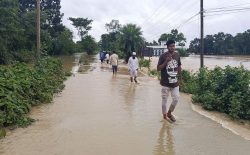 ব্রাহ্মণবাড়িয়ায় নামছে বন্যার পানি, কমেনি দুর্ভোগ 