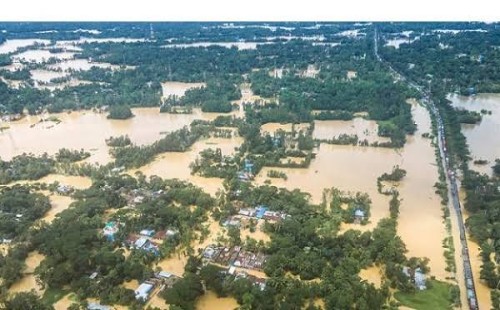 ফেনীতে পানি কমতে শুরু করেছে 