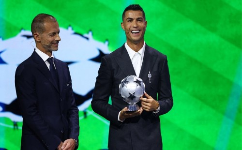 উয়েফা থেকে বিশেষ পুরস্কার পেলেন রোনালদো 