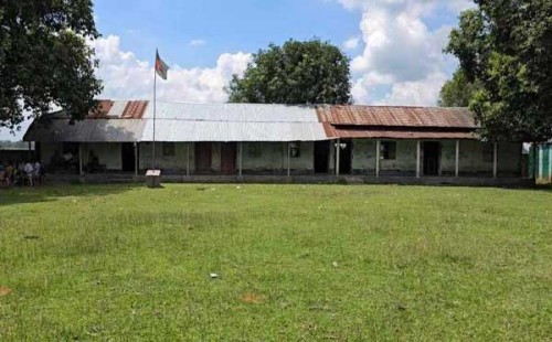 বিদ্যালয়ের ২১ শিক্ষক-কর্মচারীর ১৬ জনই প্রধান শিক্ষকের আত্মীয় 