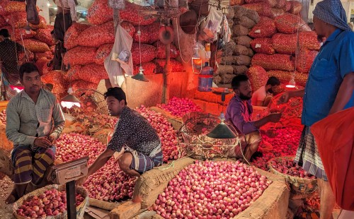 ভারতীয় পেঁয়াজের শুল্কহার কমলেও প্রভাব পড়েনি বাজারে 