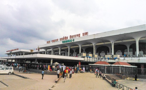 দুবাইফেরত যাত্রীর সাবান-শ্যাম্পু হাতিয়ে বরখাস্ত ৩ কর্মকর্তা 