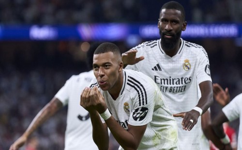 স্টুটগার্টকে ৩-১ গোলে হারিয়েছে ডিফেন্ডিং চ্যাম্পিয়ন রিয়াল মাদ্রিদ 