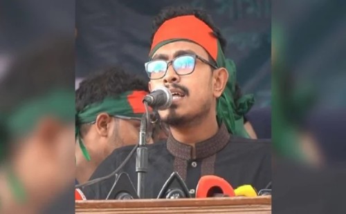 প্রকাশ্যে ঢাকা বিশ্ববিদ্যালয়ের শিবির সভাপতি 