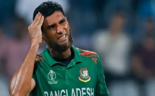 ব্যর্থতার পর মাহমুদউল্লাহকে মুরব্বি বলে ট্রল 