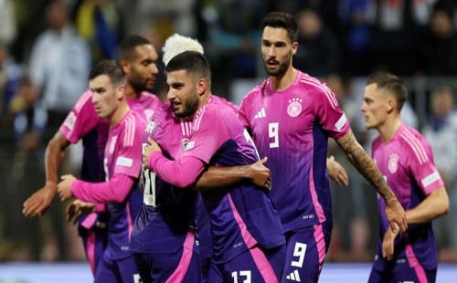 জার্মানির জয়, ফন ডাইকের প্রথম লাল কার্ডের দিনে ড্র নেদারল্যান্ডসের 