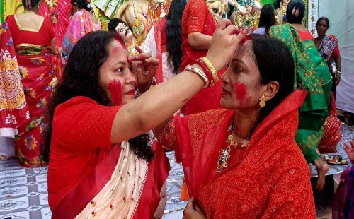 মন্দিরে মন্দিরে বিদায়ের সুর 