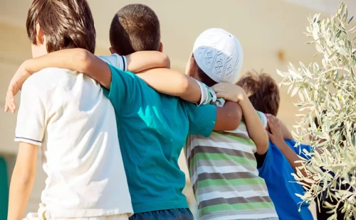 আজ নতুন বন্ধু পাতানোর দিন 