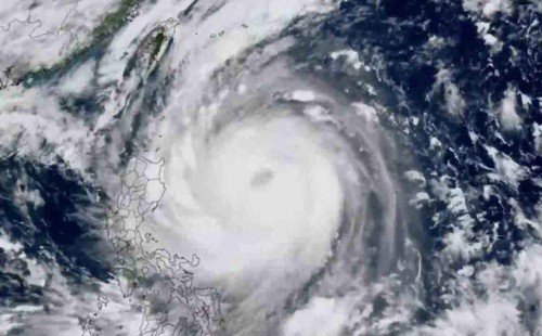 তীব্র শক্তি নিয়ে এগোচ্ছে ‘কং-রে’ 