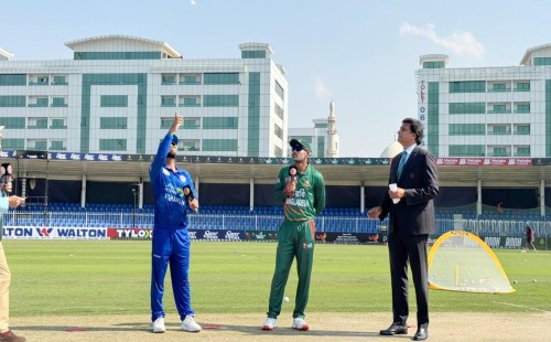 টসে হেরে ফিল্ডিংয়ে বাংলাদেশ 