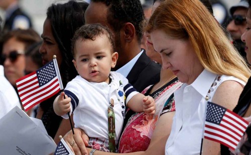 বাতিল হচ্ছে জন্মসূত্রে মার্কিন নাগরিকত্ব 