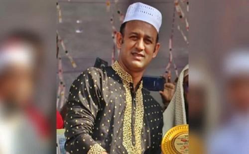 নামাজ-পত্রিকা পড়ে দিন কাটছে ব্যারিস্টার সুমনের 