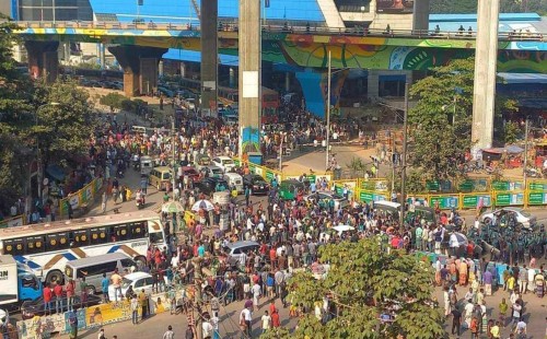 অটোরিকশা চালকদের বিক্ষোভ 