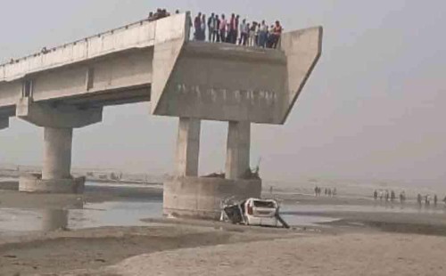 গুগল ম্যাপ দেখে চলা গাড়ি পড়ল নদীতে 