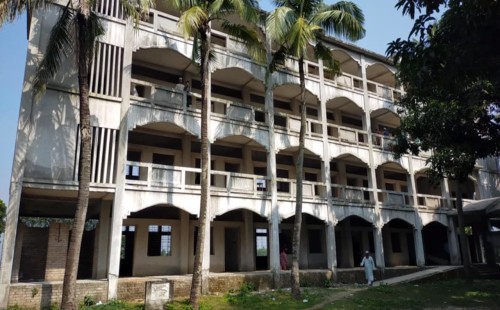 শেষ হয়নি নির্মাণ, উধাও ঠিকাদারী প্রতিষ্ঠান 