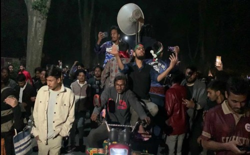 রাবিতে পোষ্য কোটা বাতিলের দাবিতে শিক্ষার্থীদের বিক্ষোভ মিছিল ও সমাবেশ 