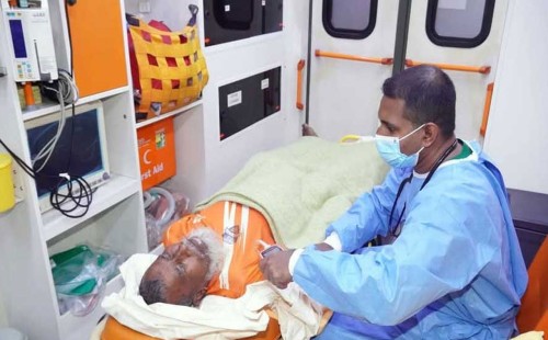 হেলিকপ্টারে ঢাকায় আনা হয়েছে  আবু সাঈদের অসুস্থ বাবাকে 