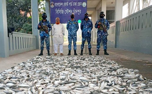 চাঁদপুরে এতিম ও দুস্থরা পেল ৩০ মণ জাটকা 