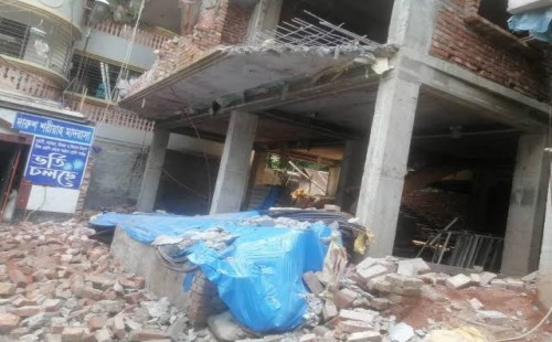 দক্ষিণখানে অবৈধ বাড়ি উচ্ছেদ, জরিমানা 